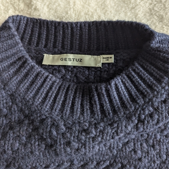 BNWOT Gestuz knitted pullover, navy, Size US M - Picture 8 of 10